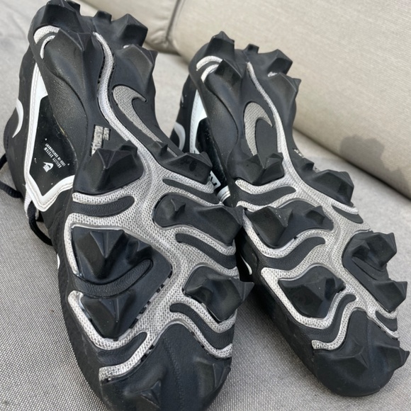 Men’s Nike Alpha Football Cleats - Picture 2 of 3